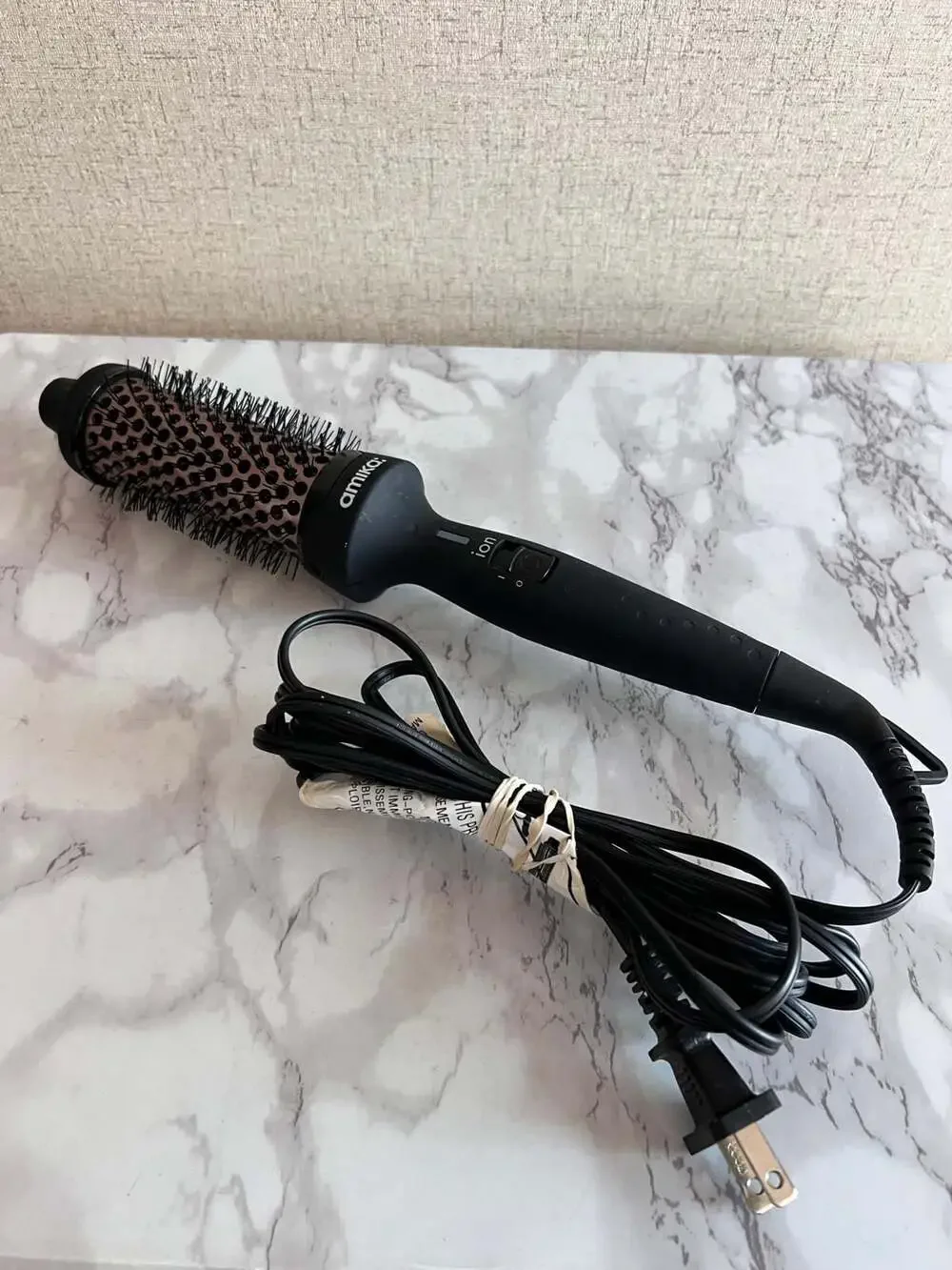amika Blowout Babe Thermal Ionic Round Brush